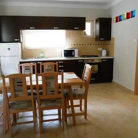 Zrínyi Apartman Apartamento *